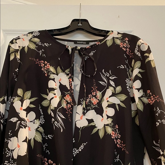 Boohoo Women’s Body Suit Size 10=L  Floral Black Background Ties Round Neckline - Picture 5 of 11